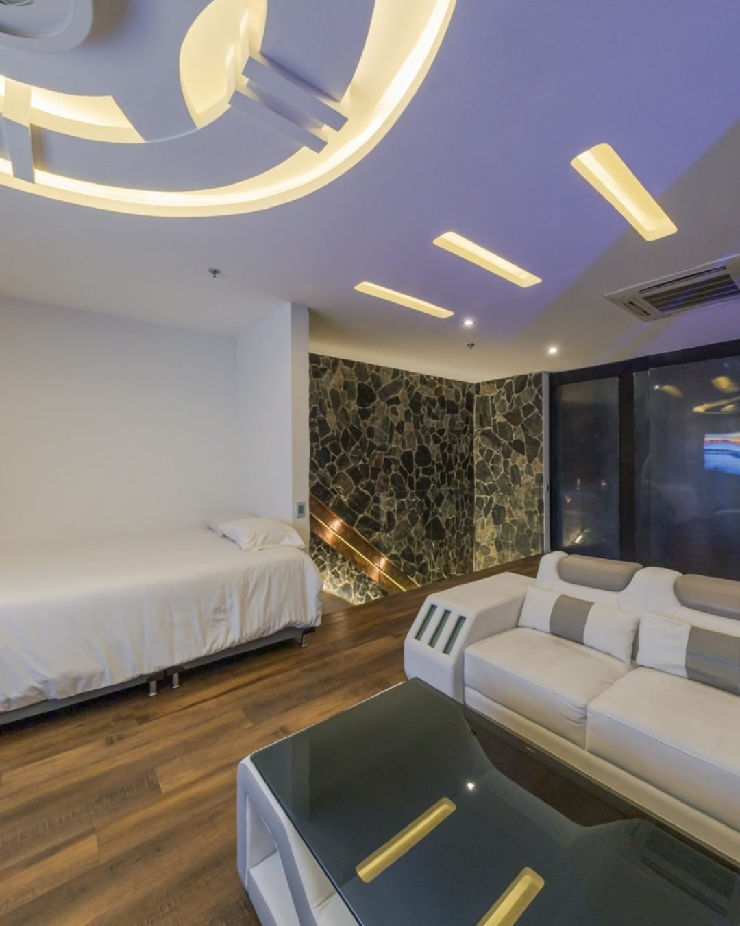 WhatsApp Image 2025-11-06 at 10.27.52 AM (1)